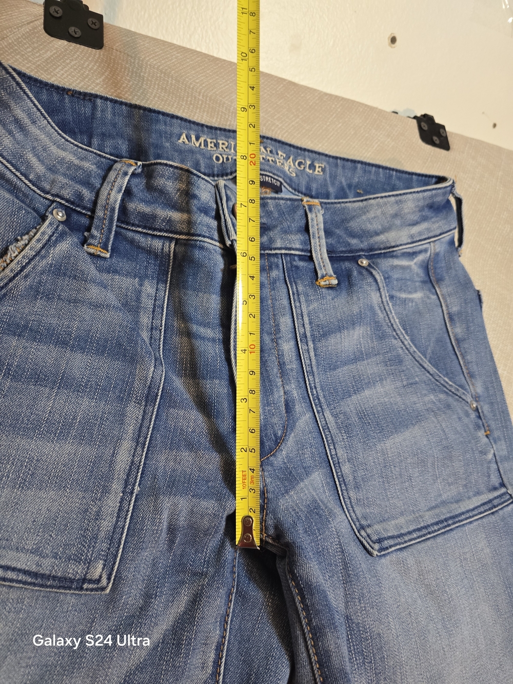 American Eagle Outfitters Wide Leg Jeans in Light Blue Wash - Picture 6 of 11